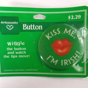 Vintage Hallmark St. Patrick&#39;s Day Kiss Me I&#39;m Irish Button 1980&#39;s NOS