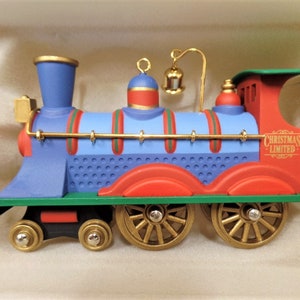 Hallmark Christmas Limited, Keepsake Collector&#39;s Club Christmas Ornament 1990 NOS Cast Metal Locomotive Wood Display Stand