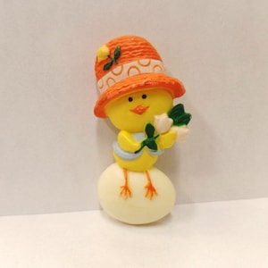 Vintage Hallmark Chickory Chick Easter Lapel Pin 1975 NOS Chick 0n Egg