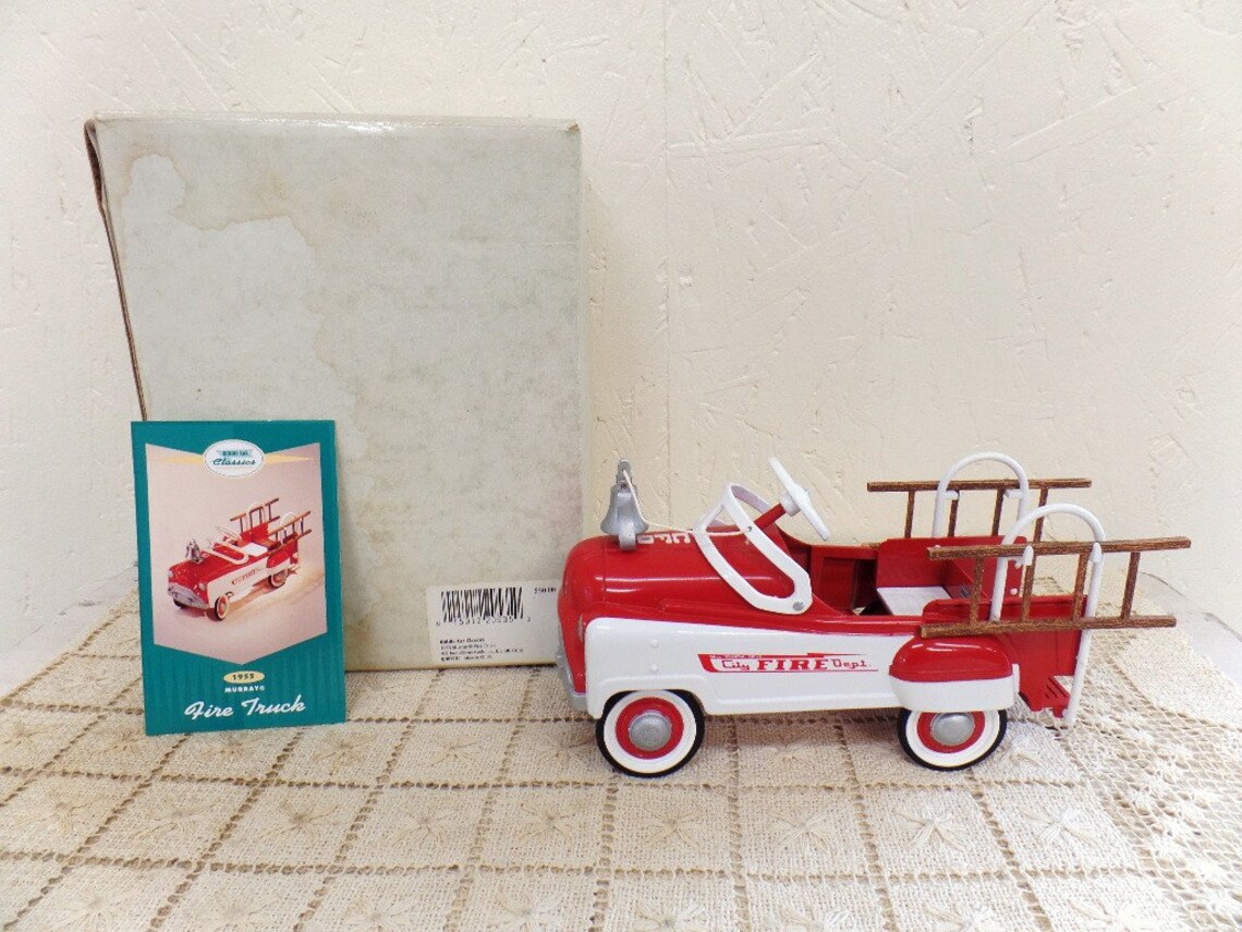 Kiddie Car Classics (QHG9006) 1955 Fire Chief