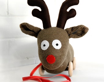 Rudolph pull-along Reindeer (PDF Pattern)