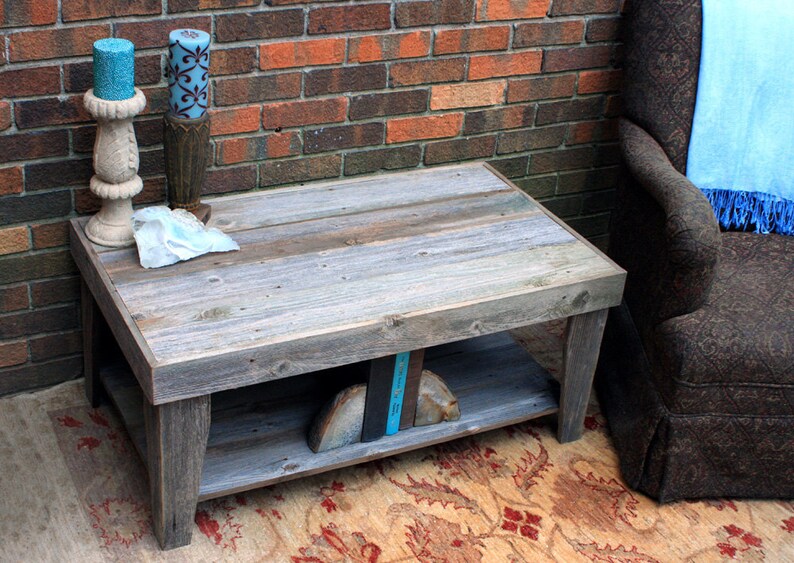 Rustic Coffee Table w/ Shelf. Grey Wood Coffee Table w/ Shelf, Reclaimed Wood Coffee Table. 39"l x 22"w x 17"t. Natural Finish afbeelding 3