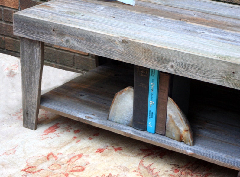 Rustic Coffee Table w/ Shelf. Grey Wood Coffee Table w/ Shelf, Reclaimed Wood Coffee Table. 39"l x 22"w x 17"t. Natural Finish afbeelding 2