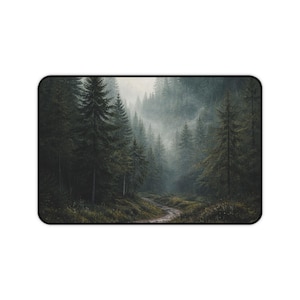 Tapete de mesa Floresta de Pinheiros Nebulosa | Mousepad com Paisagem de Bosque Nebuloso