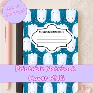 Puede incluir: Un cuaderno de composición con una cubierta color turquesa con ilustraciones de fantasmas sonrientes y estrellas. La cubierta tiene una etiqueta blanca que dice "COMPOSITION BOOK". La imagen también incluye un bolígrafo rosa, un corazón rosa y el texto "Printable Notebook Cover PNG".