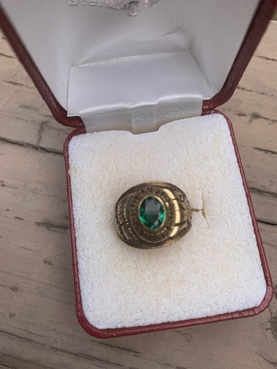 1975 green Wave Class Ring Green Stone Size 4 1 2 Greenfield