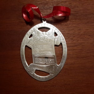 Lunt silversmith 1976 “ The music of Christmas” Sterling silver ornament. featuring engraved score of Jingles Bells tree ornament/medallion.