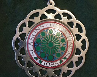 1985 vintage Lunts Silversmith Christmas ornament/medallionl Seasons Greeting