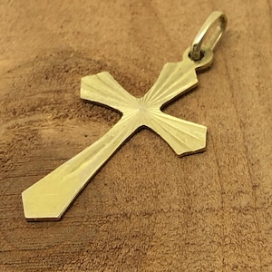 Cross of 14K yellow gold,  33 mm x 20 mm, vintage, 1.61 gram, diamond cut design, religious, Christian,