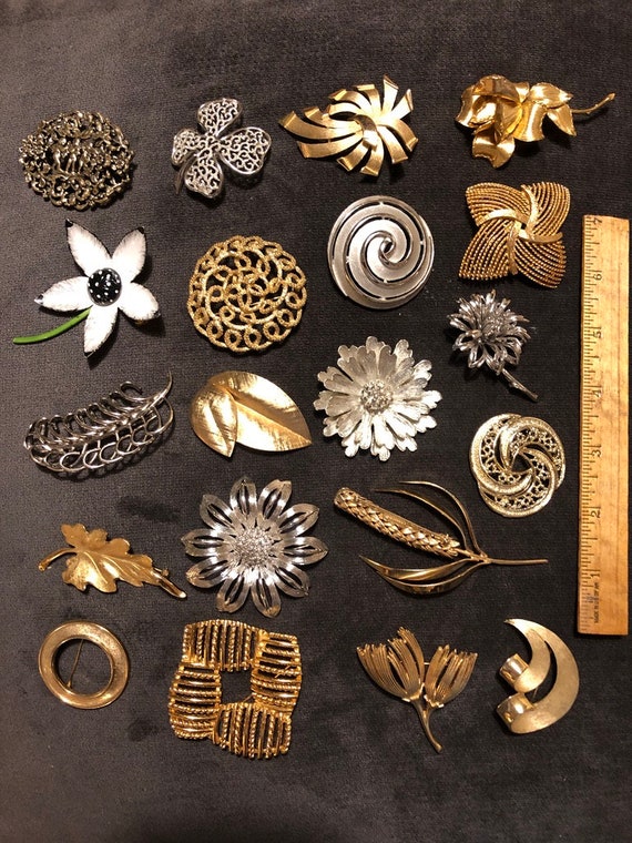 Costume Pins brooches Some Rare 20 Pcs Robert Monet Trafari