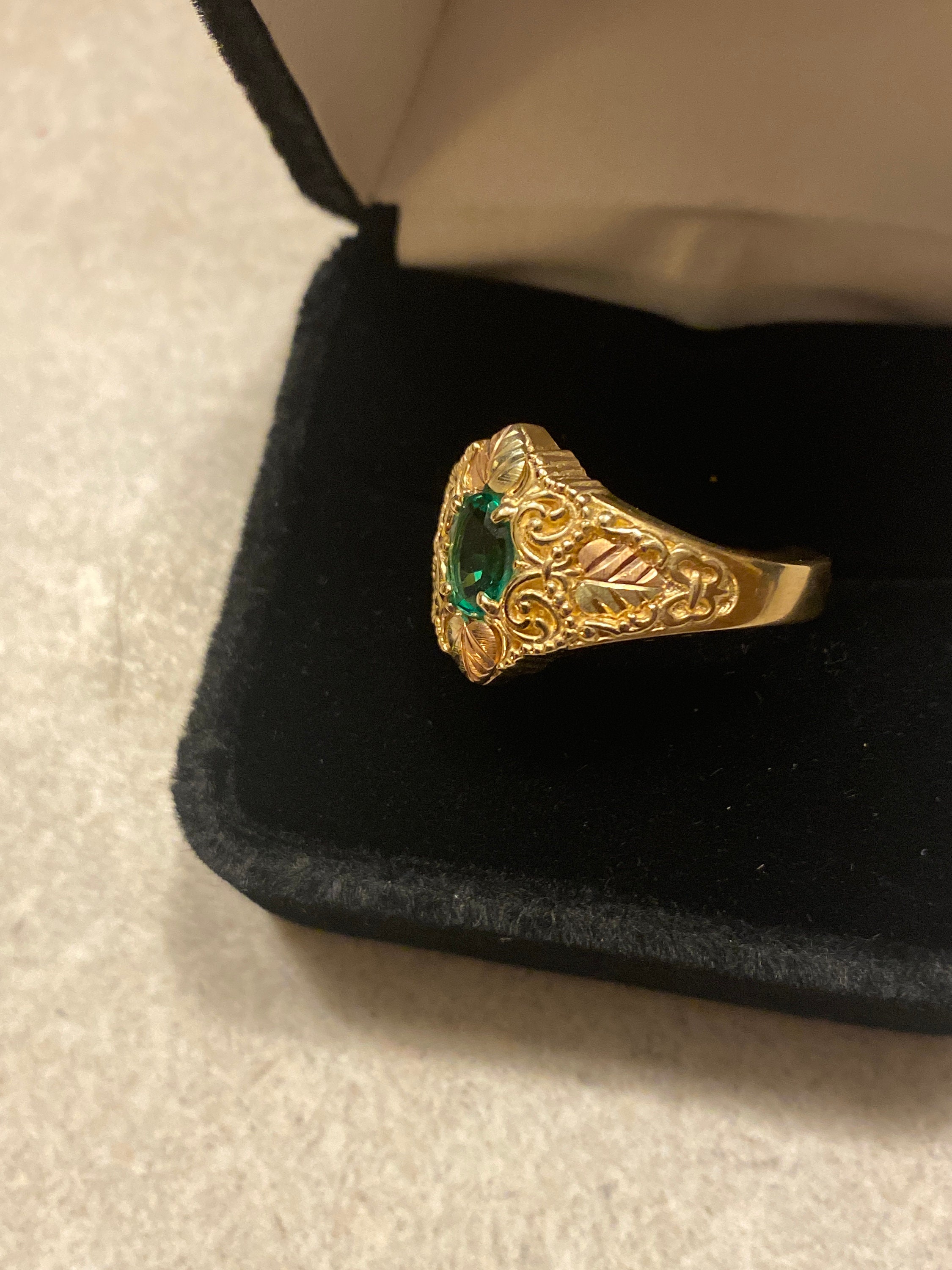 10kグリーンゴールド0.2ミリ5.04 Black Hills Gold Ring 10kt . Imitation Emerald, Emerald