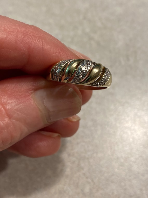 Gold shrimp diamond ring 10kt yellow gold, size 8,