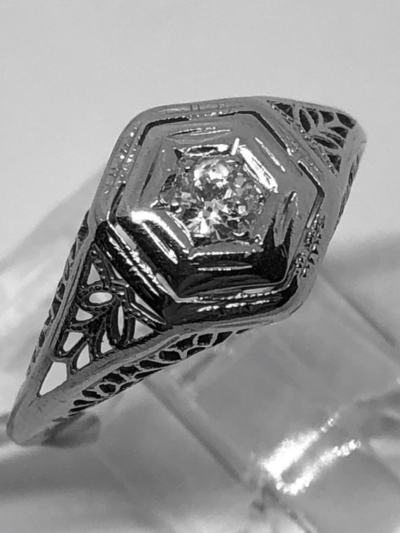 18kt white gold diamond engagement ring, filagree,