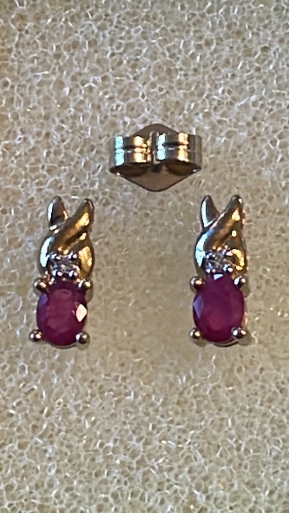 10kt real Ruby stone with Diamond accents stud,vin