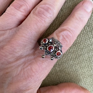 Marcasite garnet sterling vintage ring crown .size 8 .925 hallmarked