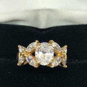 Cubic zirconia multistone vintage excellent condition size 6 , 10 kt yellow gold ring