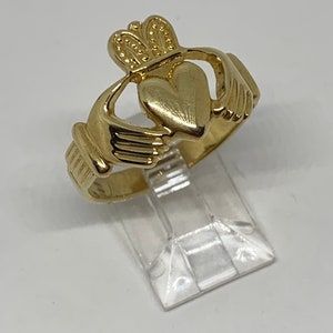 Claddaugh ring, NOS, 10kt yellow gold, chevron hallmark, size 10, vintage, Irish, ireland, wedding band, promise ring