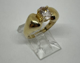 White topaz 14t gold vintage ring, 3.9. Grams.