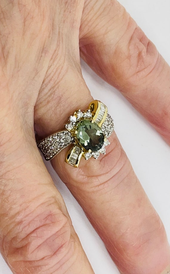 Peridot and diamond bow ring in gold