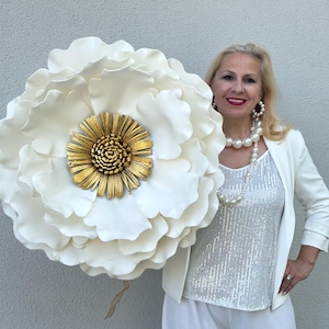 Big White Anemone. Large Artificial Flower for Wedding. Giant White Flower. Huge Anemone. Photoshoot Accessory. Photo Booth. Wedding Decor