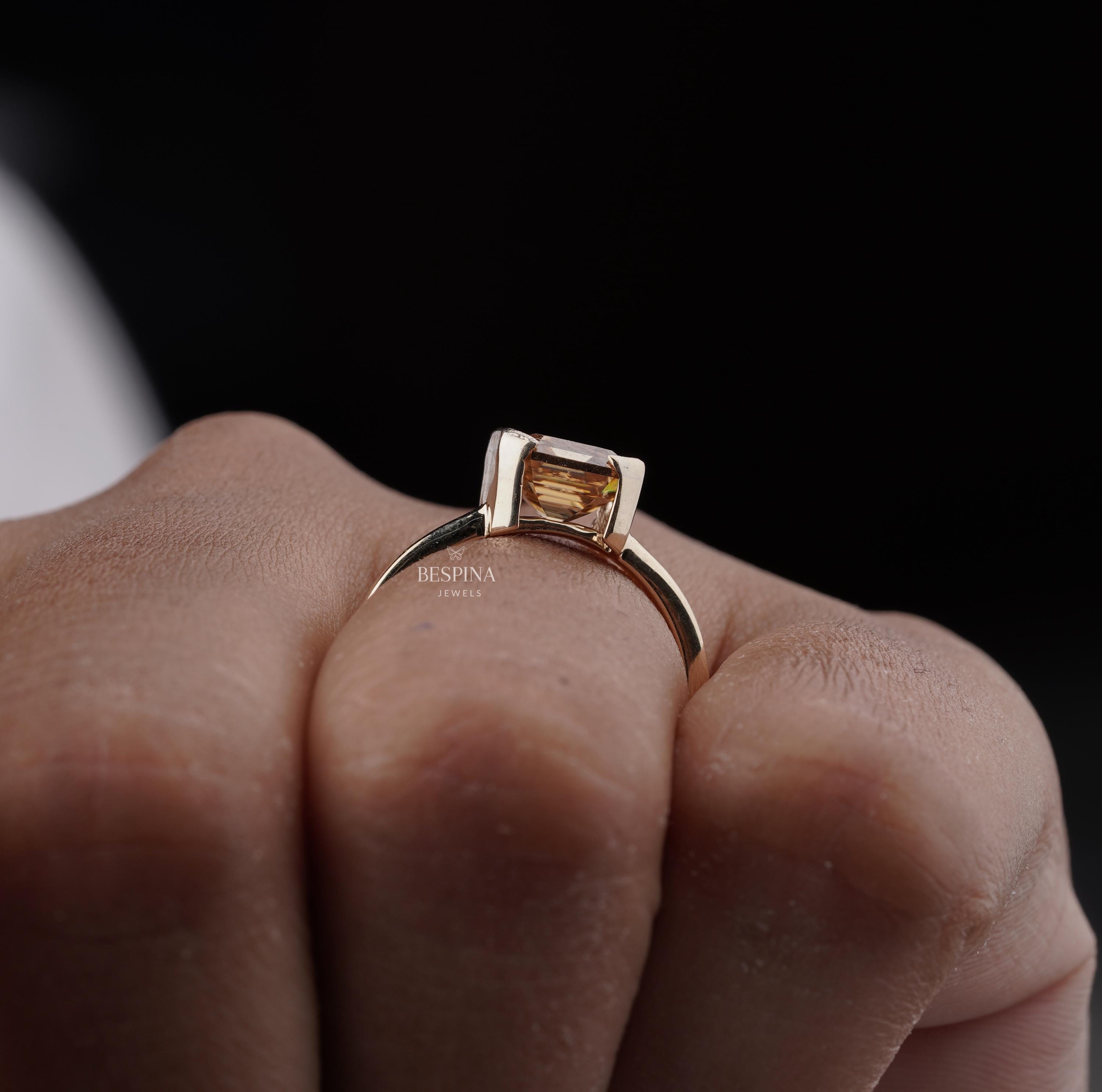 2.0 CT アッシャーカットダイヤモンドエンゲージリング 14K ソリッド