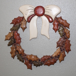 Handmade Wooden Wreath Intarsia: Aspen, Poplar, Canary, Bloodwood, Cocobolo
