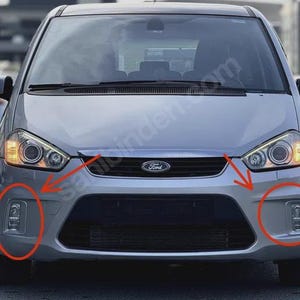 Może przedstawiać: Srebrny samochód Ford z logo Ford z przodu. Samochód ma reflektory i światła przeciwmgielne. Przedni zderzak jest srebrny.