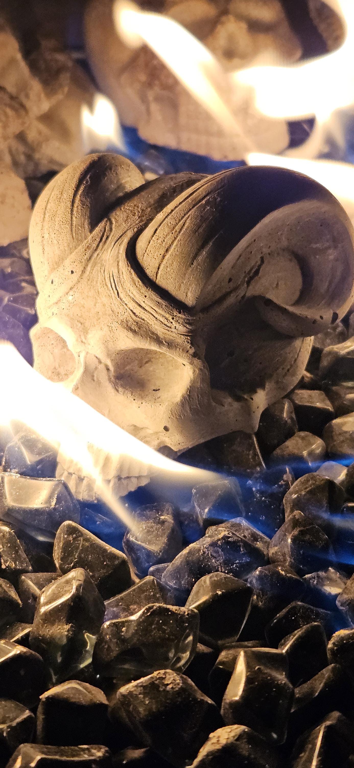Hand poured refractory cement Fire Pit Curved Horn Demon Skull