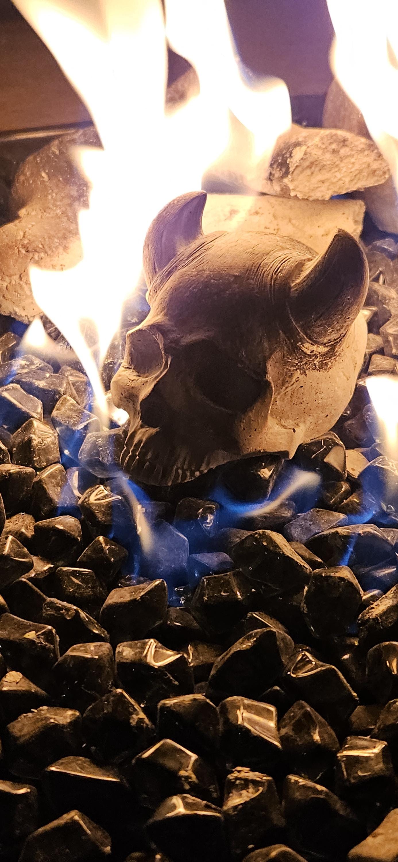 Hand poured refractory cement Fire Pit Pointed Horn Demon Skull
