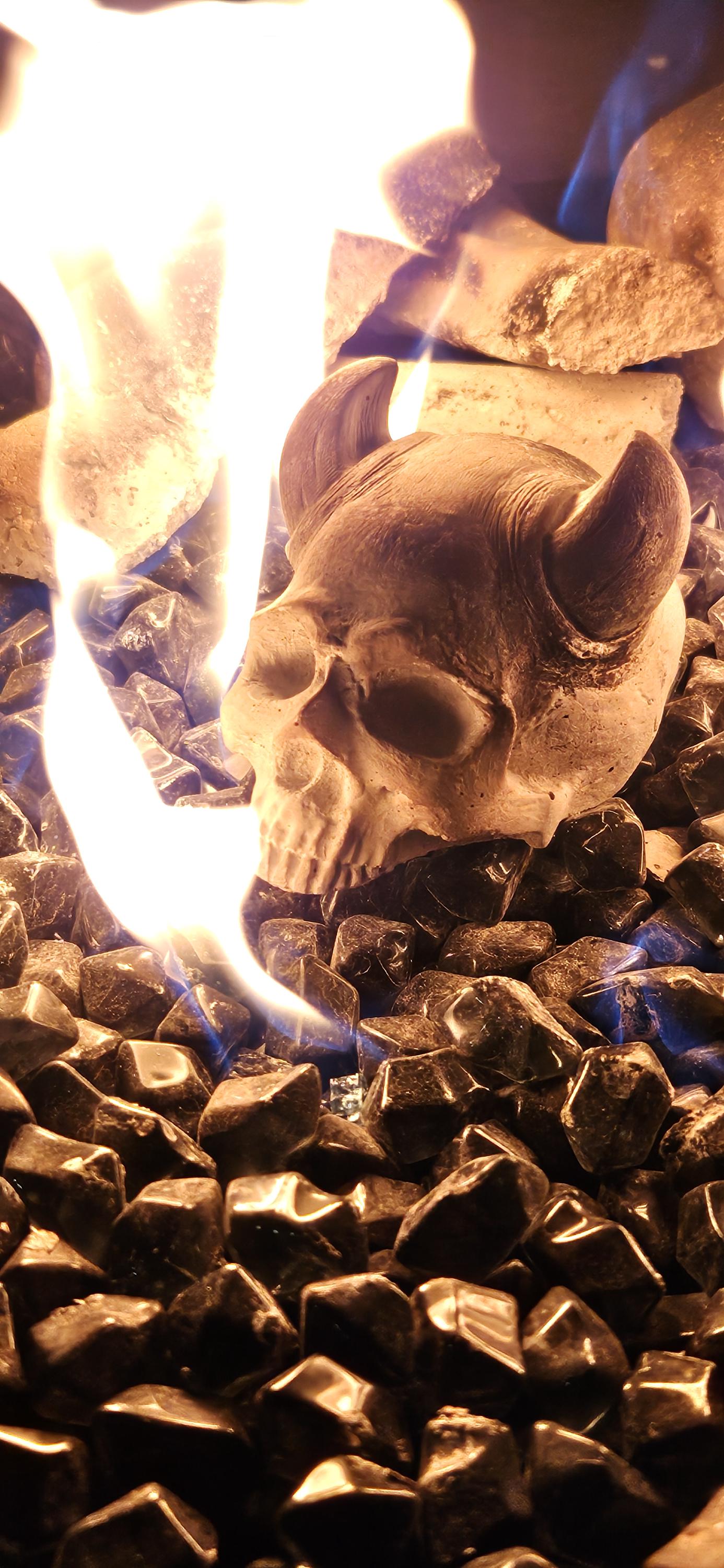 Hand poured refractory cement Fire Pit Pointed Horn Demon Skull