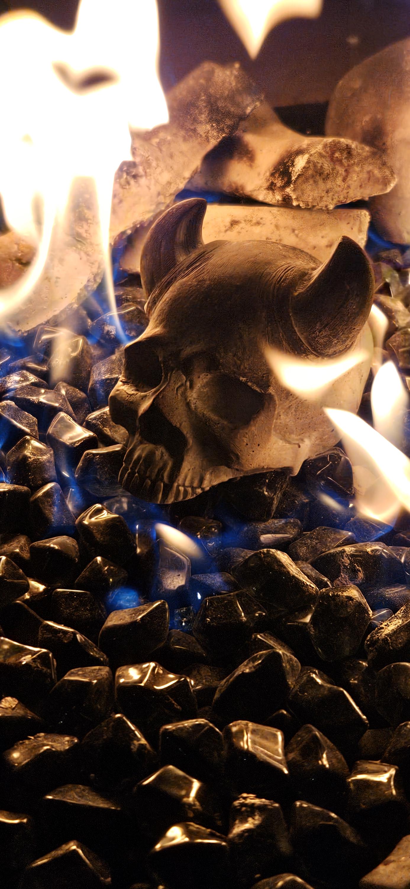 Hand poured refractory cement Fire Pit Pointed Horn Demon Skull