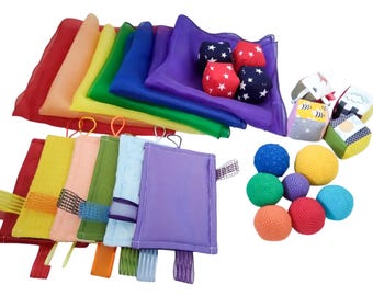 Caja de juguetes sensoriales Montessori para bebés, tarjetas de tela, tela de organza, bolas tejidas y cubos sensoriales: juguete para el desarrollo sensorial y la motricidad fina del bebé.