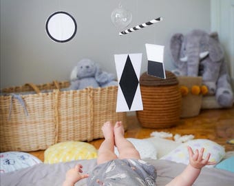 Montessori Munari Mobile: Newborn Visual Stimulation Toy, Black & White