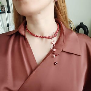 Halskette, Halskette aus Naturstein, rote Halskette, Perlenkette, handgemachte Perlenkette, minimalistische Halskette, Geschenkhalskette