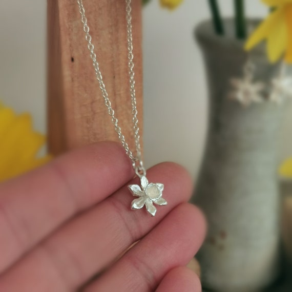 Silver Daffodil Necklace Spring Flower Jewellery Pretty Flower Pendant Etsy
