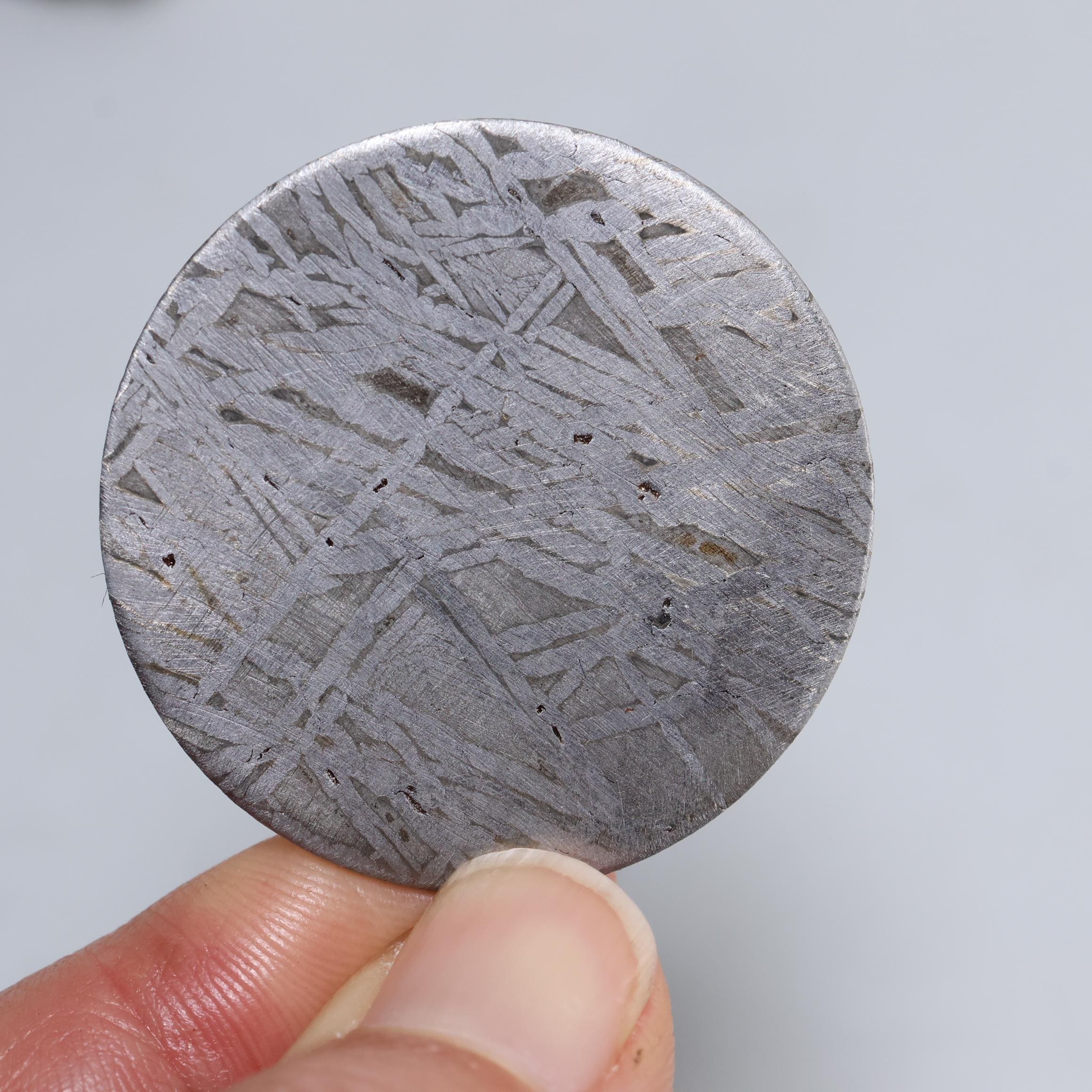 天然鉄隕石文字盤、隕石円形スライス、カスタマイズ可能な様々なサイズ