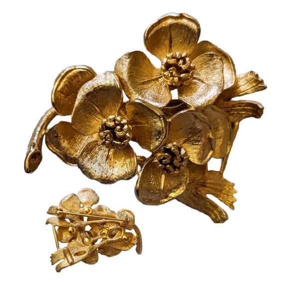 Vintage Corocraft Gold Tone Bunches of Flowers Brooch / Pin