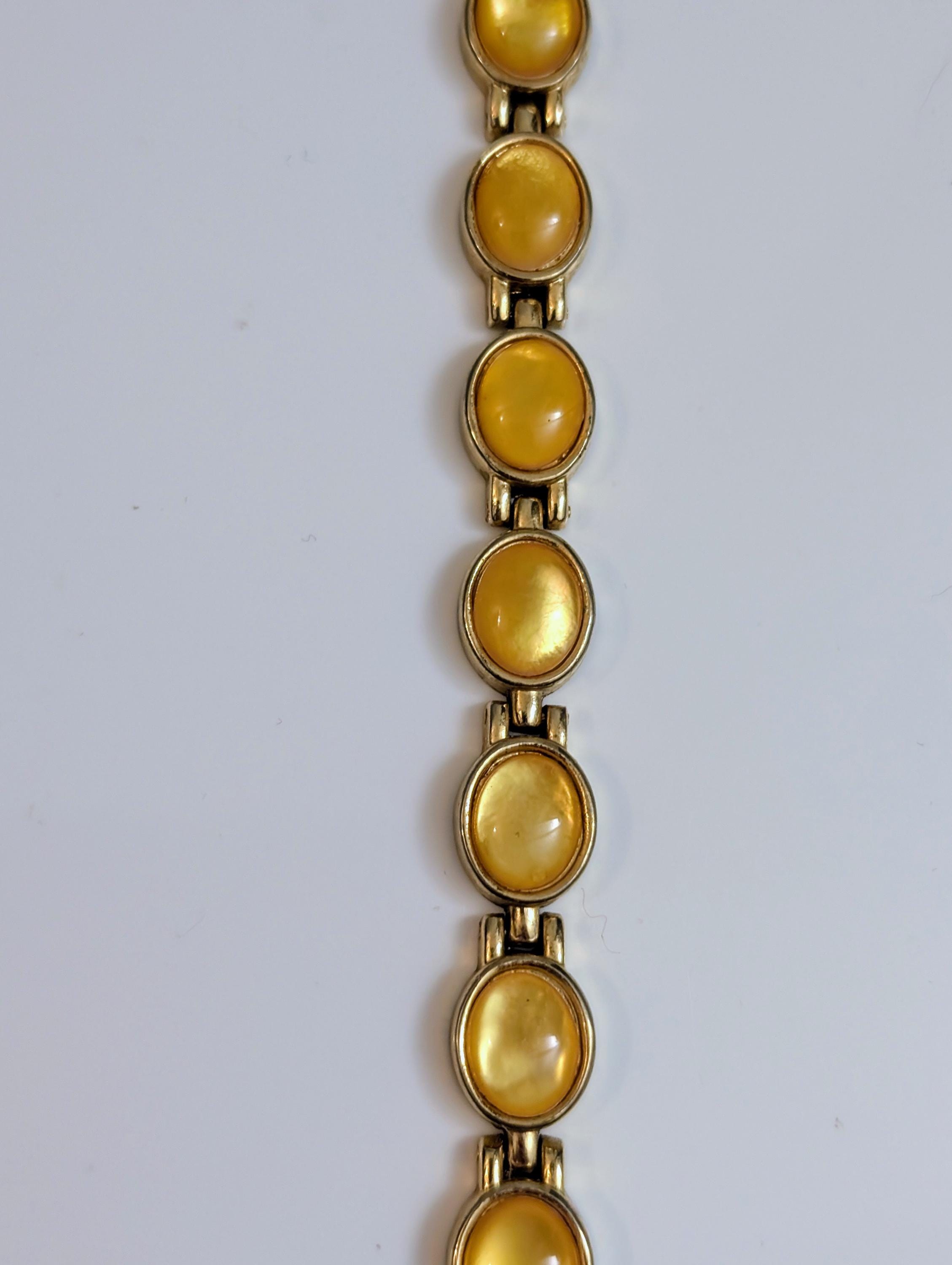 Bracelet Vintage Ancien Avec Cabochon En Verre Navette - Couleur Or - Bijou Rétro De Caractère (réf. 4642)