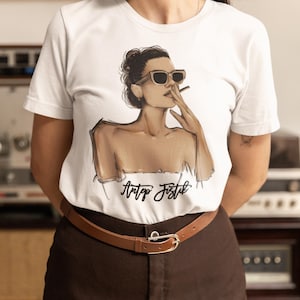 Seyran Korhan &quot;Antep Fıstık&quot; White T-Shirt | Cartooned Minimalist Art | Unique Gift for Turkish Drama Fans | Turkish Graphic Tee 100% Cotton