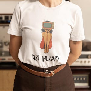 Turkish Drama &quot;Dizi Therapy&quot; White T-Shirt | Retro TV Girl Design | Turkish Graphic Tee | Self Care Gift for Her | Women Gift 100% Cotton