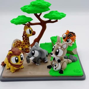 Savanna Friends Diorama – 3D Printed Safari Animal Playset with Tree & Base
