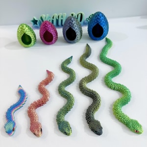 3D Printed Articulated Baby Bush Viper: Desk Decor, Kids Toy