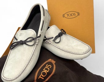 Tod's / Talla US 7.5 / Mocasines sin cordones de piel de ante Gommino, color gris claro con caja