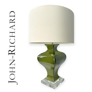 John-Richard Keramik Peridot på Klar Staplad Glasfot Bordlampa med Trumskärm
