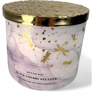 Nueva vela en tarro de 3 mechas Black Cherry Seltzer de Bath & Body Works con aroma afrutado