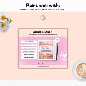 Pu&ograve; includere: Uno sfondo rosa presenta un libro di cruciverba "Word Search" con il tema "Book Lover", uno stilo e una tazza di caff&egrave;. La copertina del libro mostra una scena di lettura. Il testo include "Completamente ipertestuale", "25 puzzle di ricerca di parole a tema" e "Compatibile con Kindle".