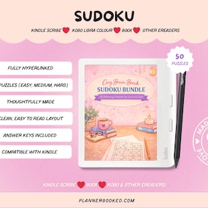 Pu&ograve; includere: Un pacchetto di puzzle Sudoku digitali per e-reader. L'immagine mostra un e-reader bianco con uno stilo, che mostra una copertina di un libro di puzzle Sudoku. Il testo include "Cozy Brain Break Sudoku Bundle" e "50 Puzzles". Lo sfondo &egrave; rosa.