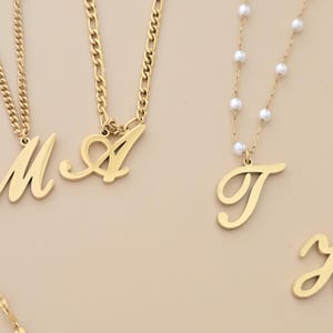 Collier lettre personnalisé avec pendentif initiale en or, cadeau d'anniversaire, lettre de collier personnalisé, cadeau pour une mère, collier délicat