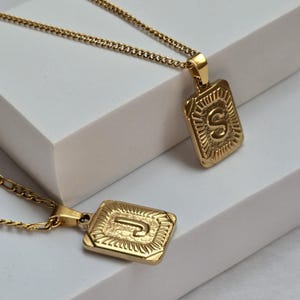 Collar con inicial personalizado relleno de oro de 18 k, collar con nombre de letra, colgante de medalla rectangular, collar con medallón del alfabeto, collar moderno para mujer
