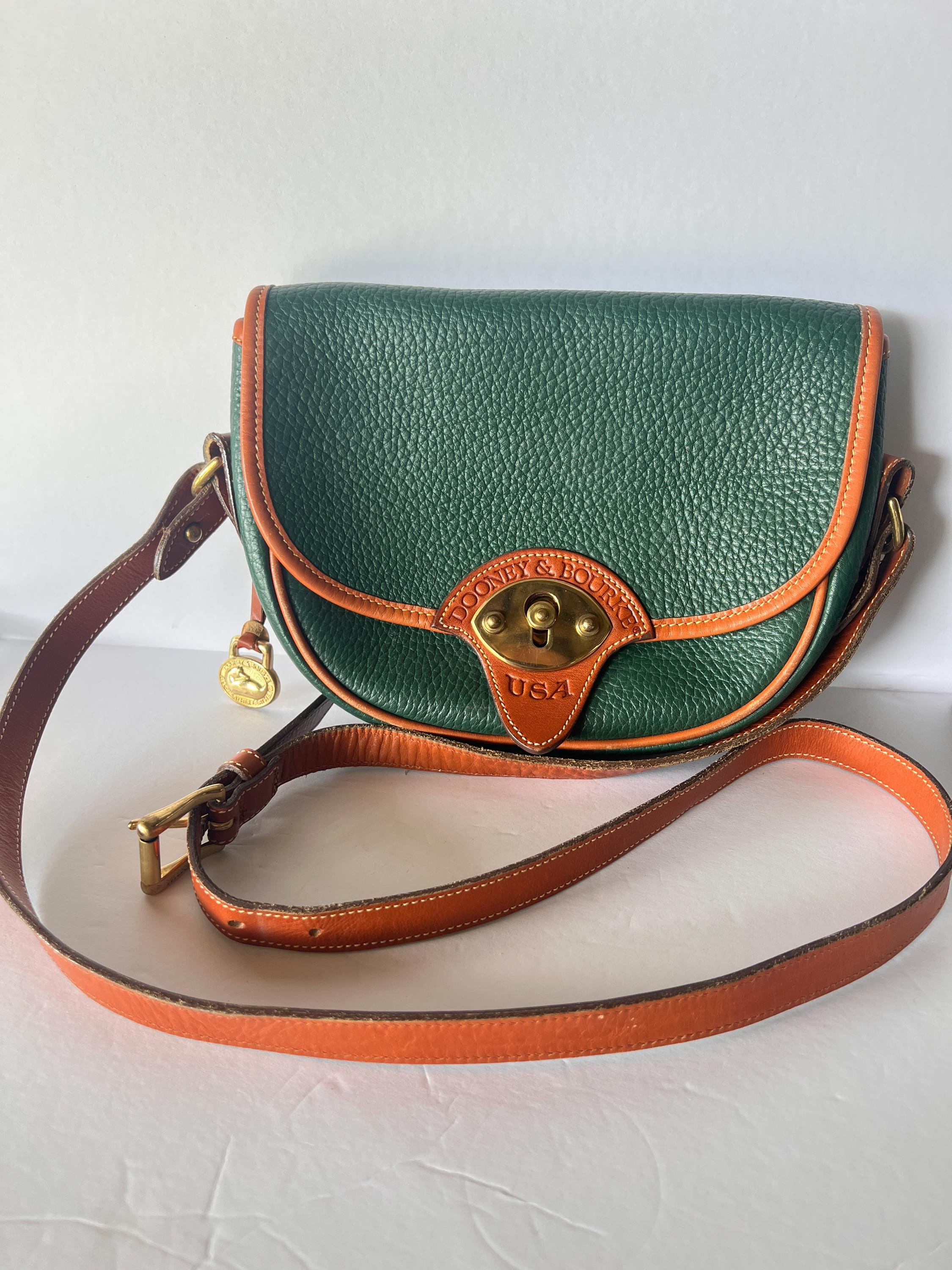 Dooney & Bourke ハンドバッグ 緑 中型 レザー　レトロ感 DBVO22DooneyDover4.jpg